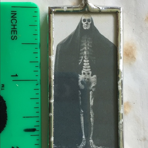Death goth Victorian skeleton glass pendant - Picture 3 of 3